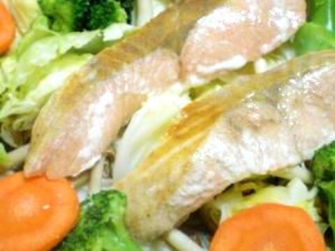 フライパンで 鮭ともりもり野菜のヘルシー酒蒸し レシピ 作り方 By はちわれ413 楽天レシピ フライパンで 鮭ともりもり野菜のヘルシー酒蒸し レシピ 作り方 By はちわれ413 楽天レシピ